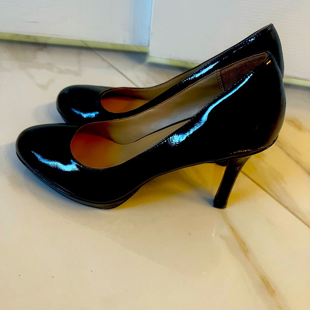 Celina Naturalizer black patent leather heels with box